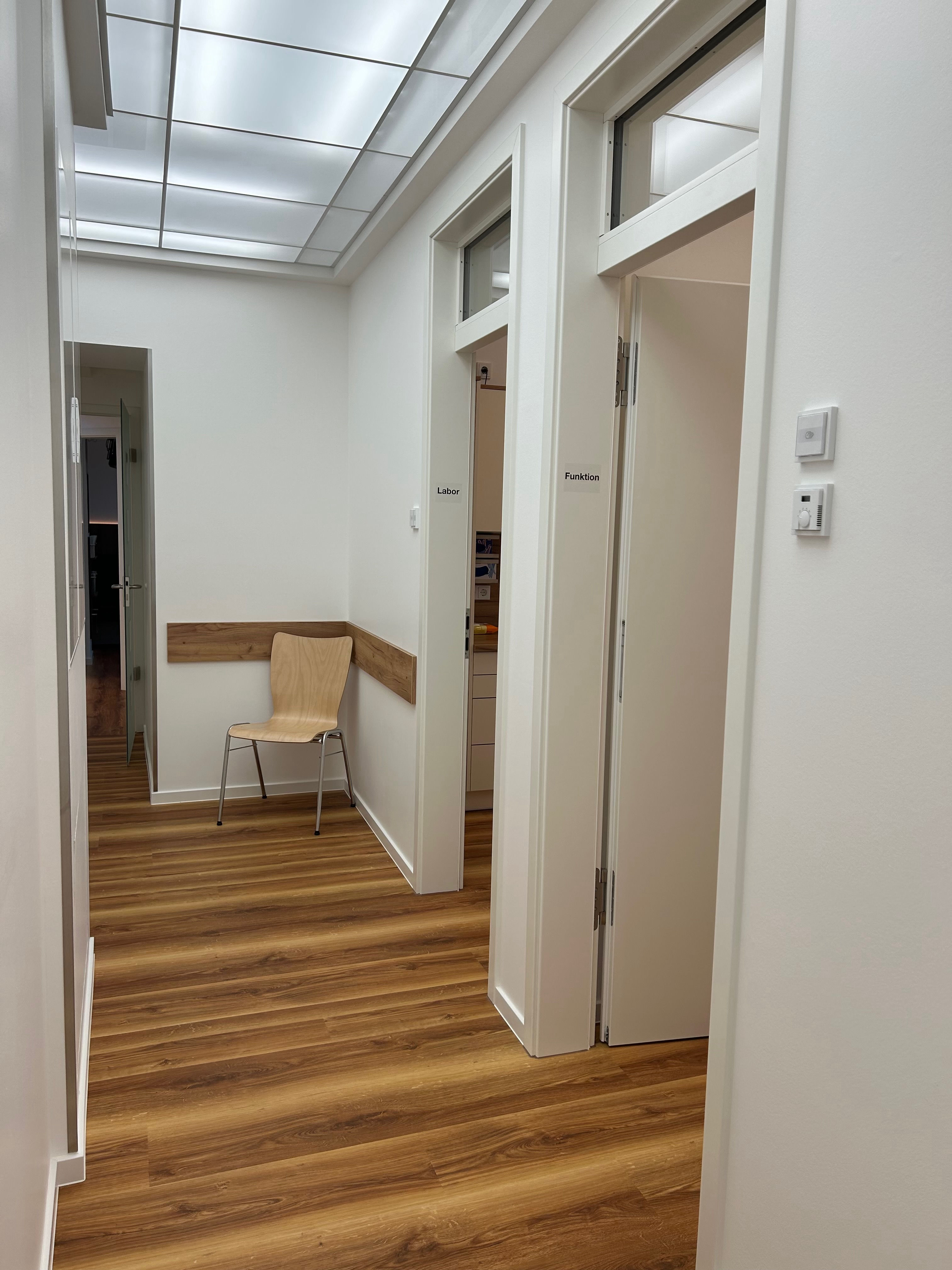 Bild von der Arztpraxis Gosen Behandlungsraum